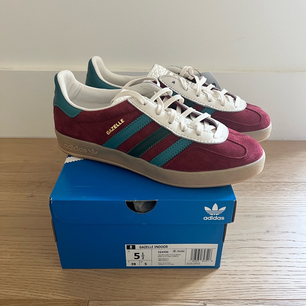 NWT Adidas Gazelle Burgundy - size 5.5M